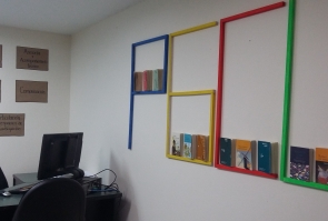 Parte del espacio, las siglas del PGCL exponiendo los cuentos e historias de Libro Al Viento. 