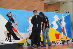 grafiteros pintan mural