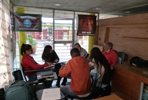 "Tejiendo Historias de mi Barrio" - Taller literario con personas mayores de Ciudad Bolívar 