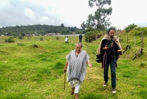 Kaká hitcha (abuela madre tierra) Blanca Nieves y el Vice Gobernador del Cabildo Indígena Muisca de Suba Wilmer Talero 