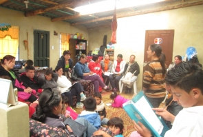 Taller con grupo de mujeres pertenecientes al proyecto “Mi hogar es Territorio libre de Violencias”.