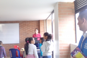 Parte de la reunión fue conocer las actividades en el CREA Las Flores, como en este caso quienes se encontraban en taller musical.