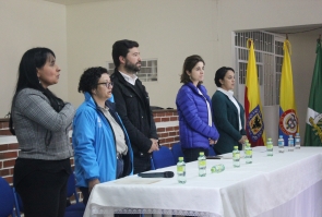 La secretaria de cultura María Claudia López en presentación a la comunidad de la Biblioteca Público Escolar Pasquilla