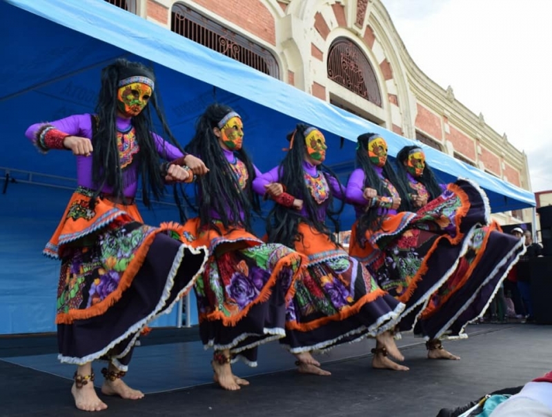 Mujeres bailando