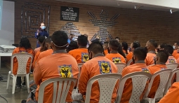 Hombres y mujeres privados de la libertad en premiación del concurso